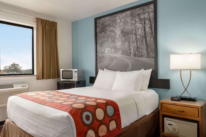 Room 17 of 41