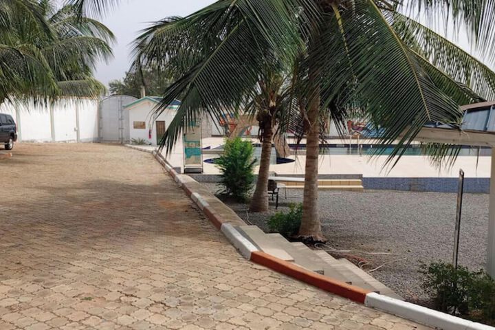 Pool 145 of 285