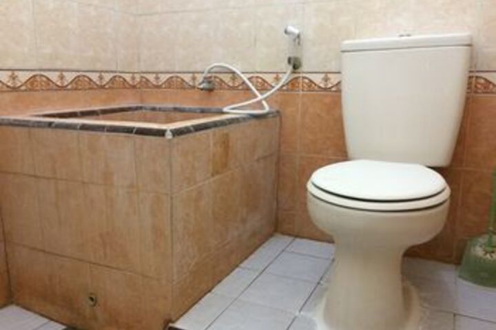 Room 4 of 32