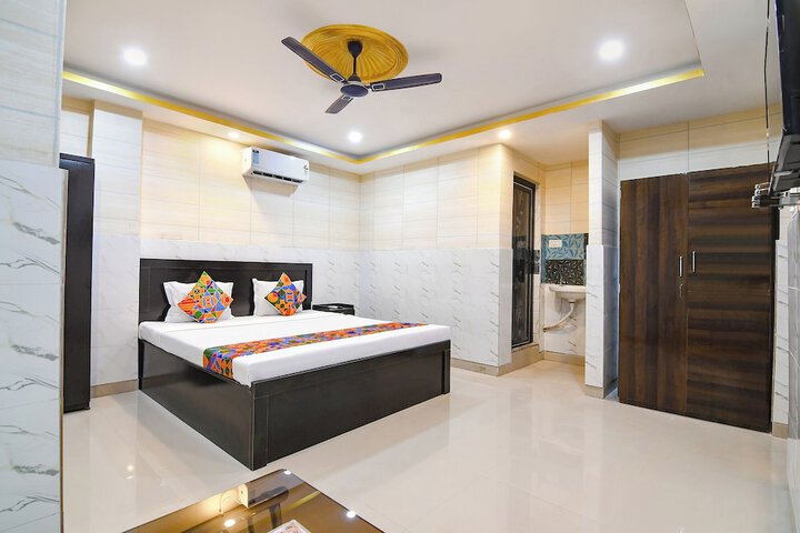 Room 32 of 38