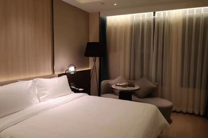 Room 8 of 96