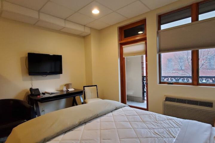 Room 16 of 206