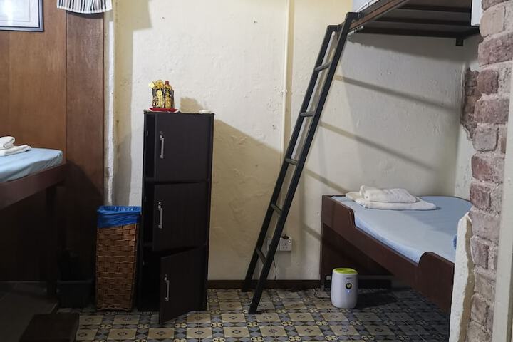 Room 21 of 94