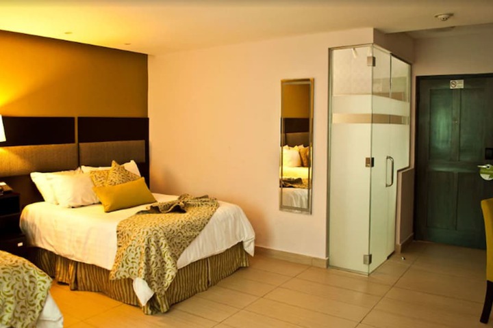 Room 17 of 40