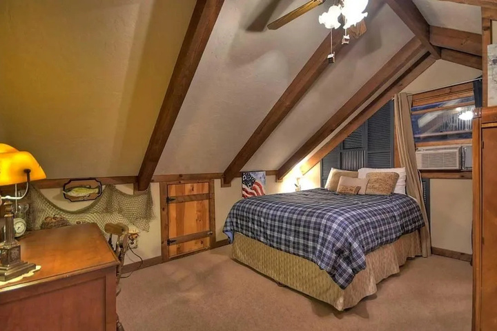 Room 5 of 17