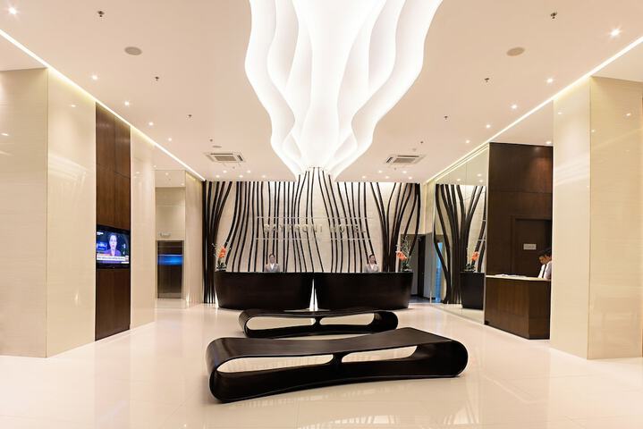 Entrance & Lobby