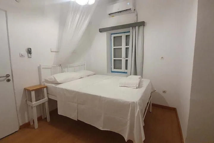 Room 2 of 20