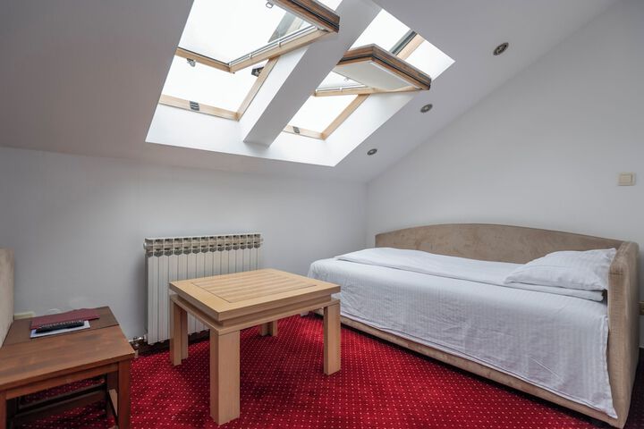 Room 6 of 30