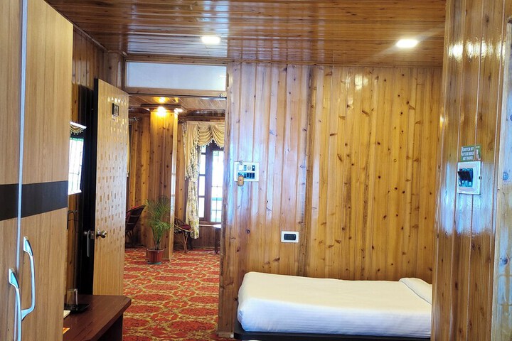 Room 10 of 34