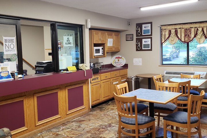 Dining Photos