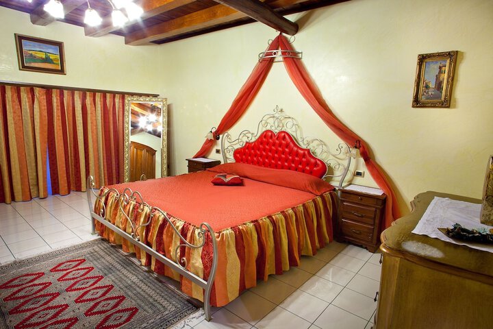 Room 2 of 39