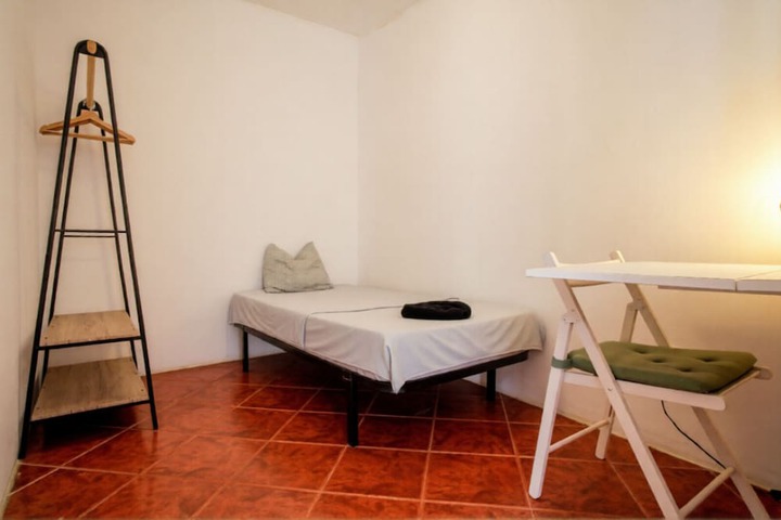 Room 8 of 17