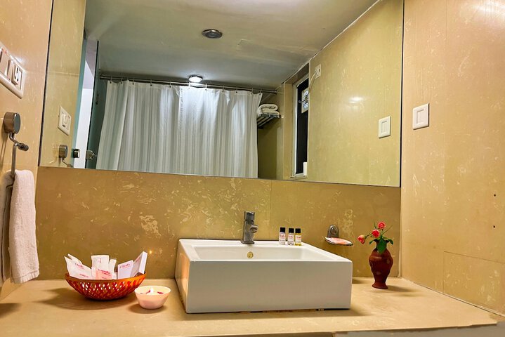Room 35 of 69