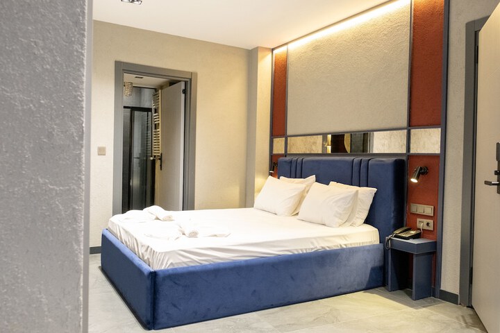 Room 12 of 49