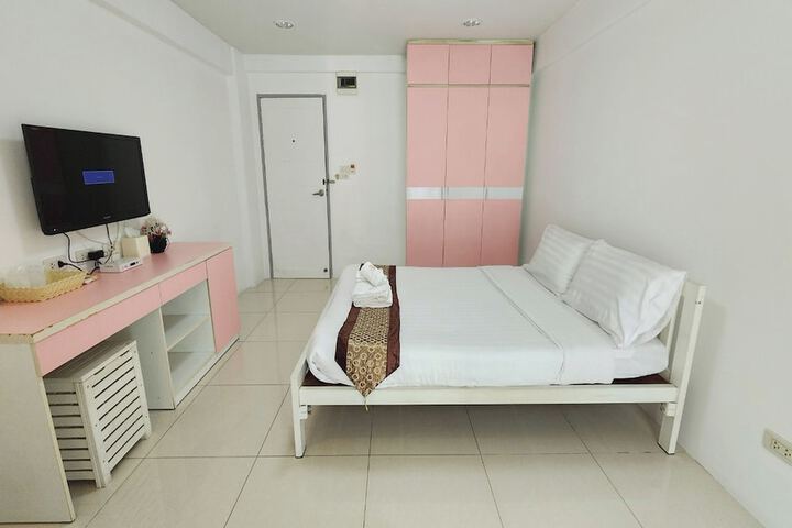 Room 16 of 38