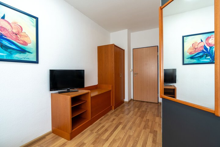 Room 6 of 15