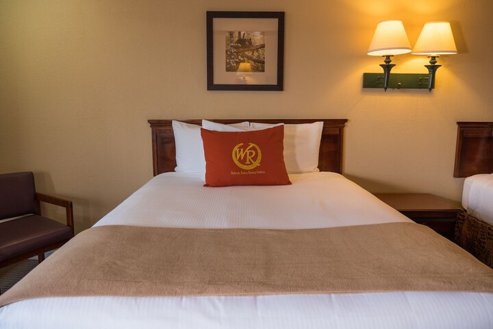 1 Queen Bed (18 of 22)