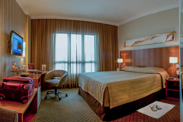 Room 12 of 100