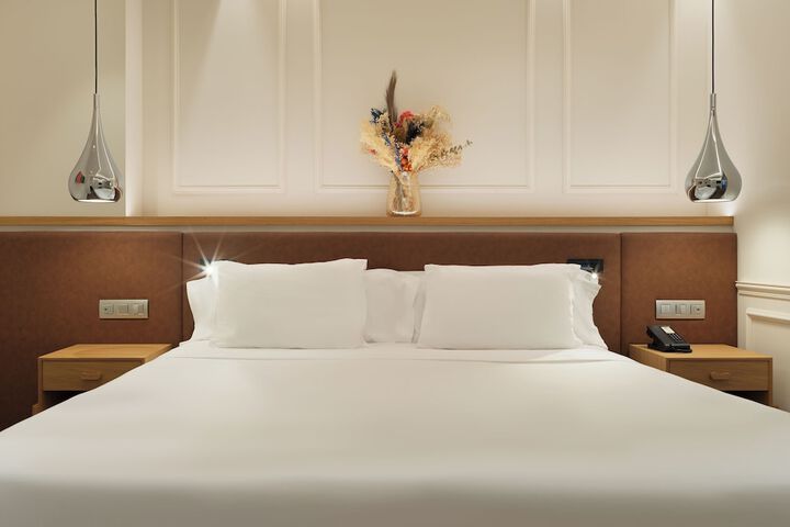 Room 32 of 80