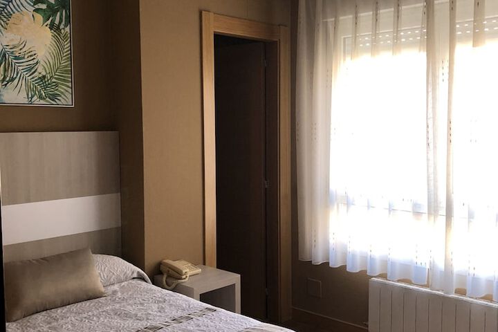 Room 10 of 34