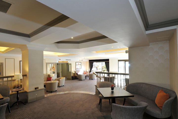 Lounge 53 of 65