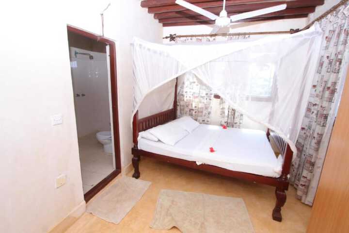 Room 13 of 21