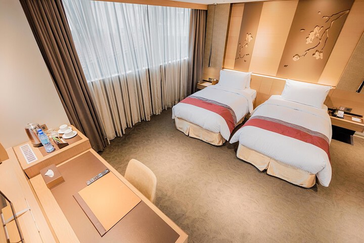 Room 42 of 105