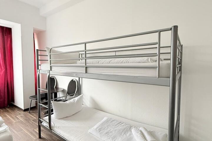 Room 100 of 150