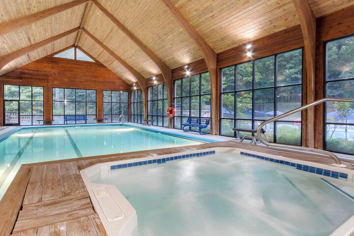 Indoor spa tub