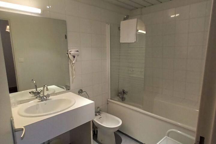 Room 44 of 58