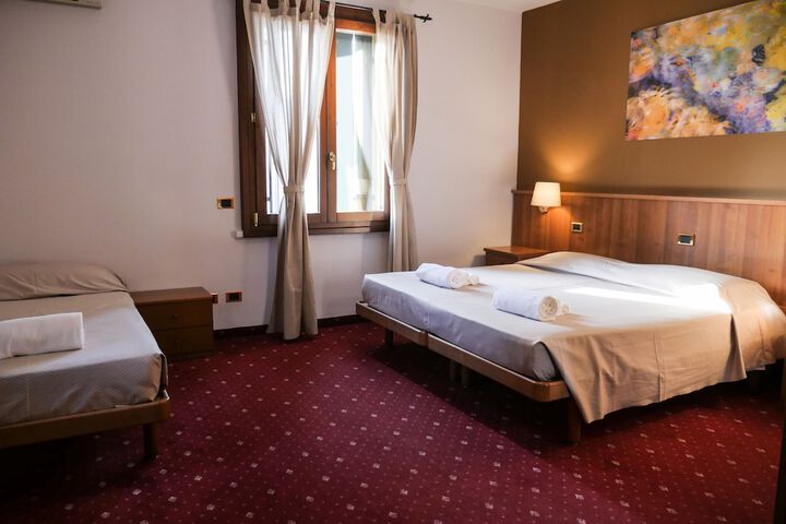 Room 12 of 50