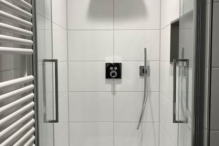 Room 10 of 17