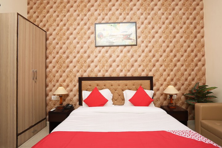 Room 11 of 21