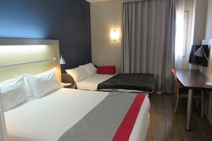 Room 3 of 37