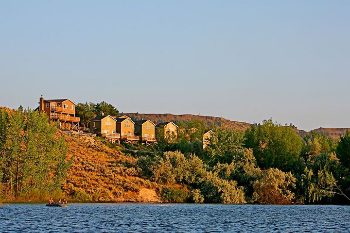 Exterior of Sunbanks Lake Resort