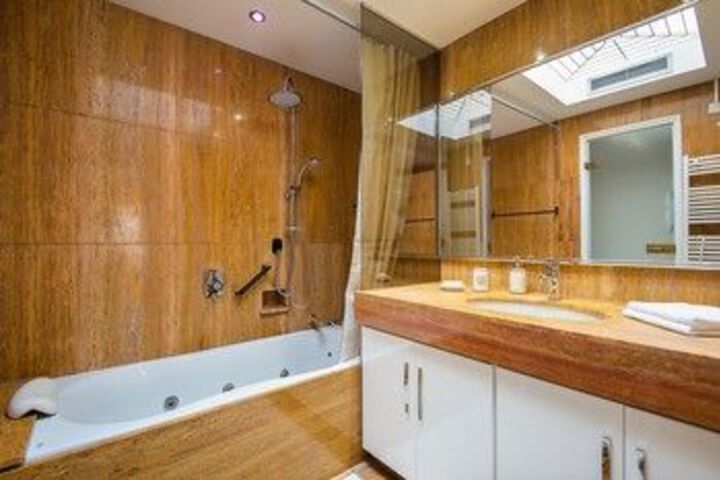 Room 3 of 11