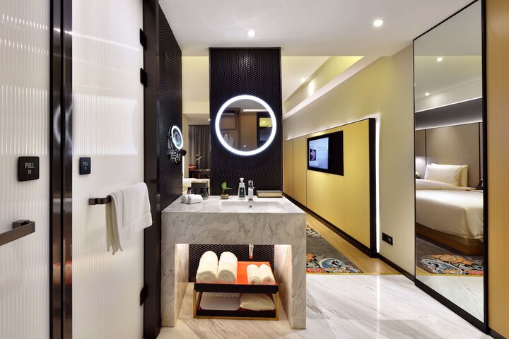 Room 11 of 20