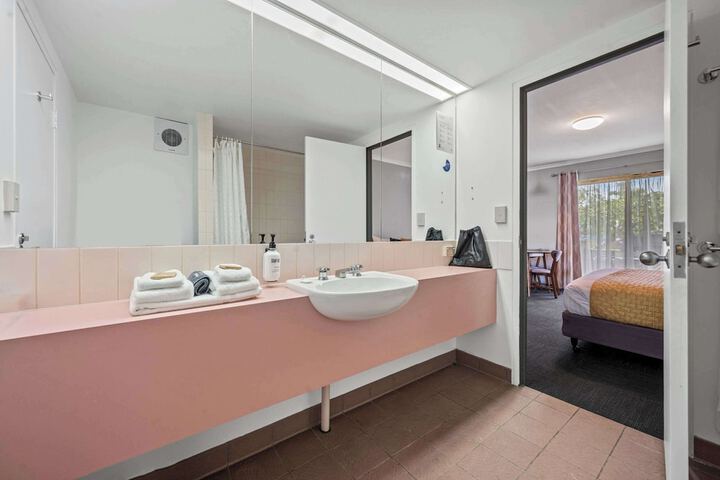 Room 30 of 41