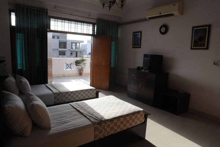 Room 16 of 60