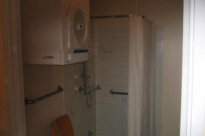 Room 9 of 16