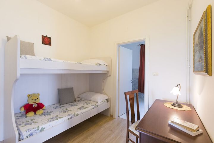 Room 8 of 37