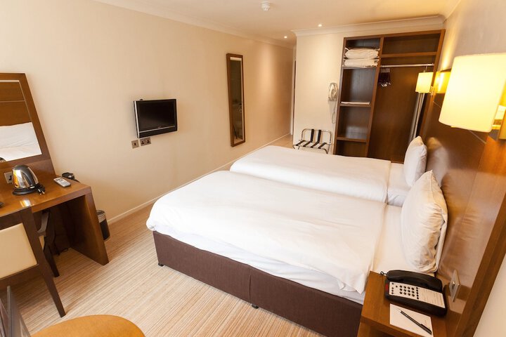 Room 5 of 38