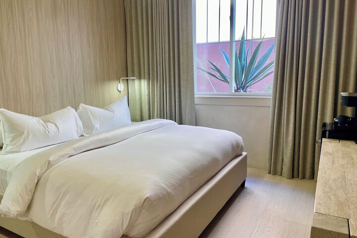 Room 17 of 65