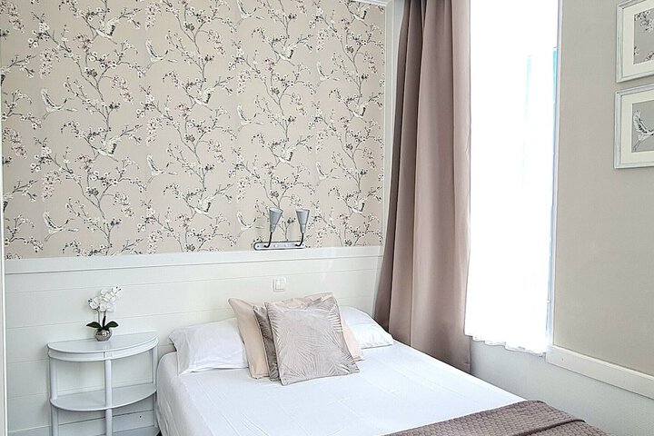 Room 10 of 33