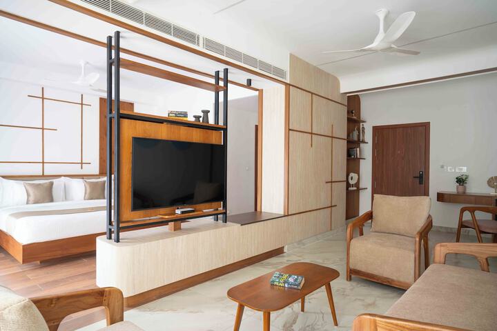 Room 12 of 28