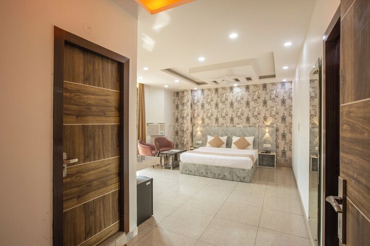 Room 6 of 22