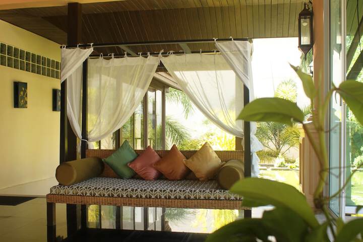 Guest Lobby