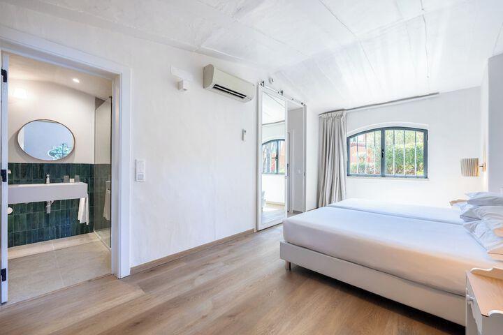 Room 15 of 220