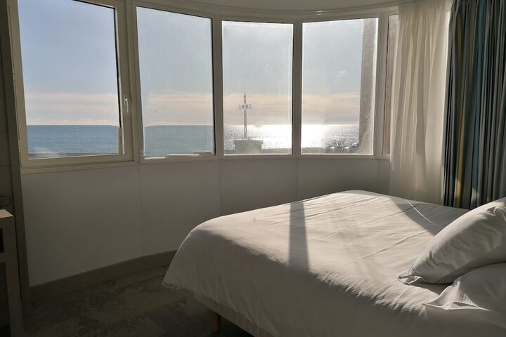 Room 6 of 75