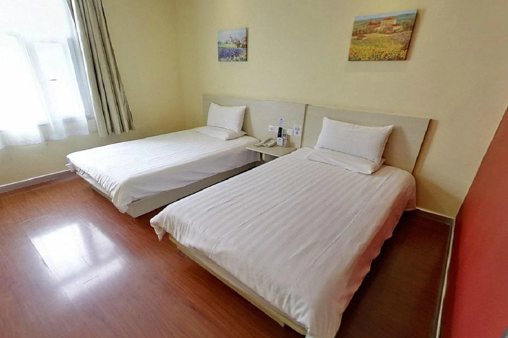 Room 5 of 12